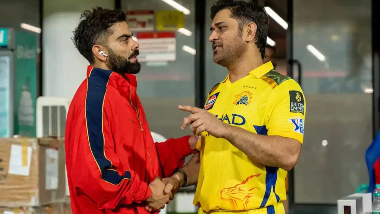అంటే తొలి మ్యాచ్ లో రాయల్ ఛాలెంజర్స్ బెంగళూరు, చెన్నై సూపర్ కింగ్స్ జట్లు తలపడనున్నాయి. ముంబైలో జరిగిన ఐపీఎల్ గవర్నర్ల సమావేశంలో దీనిపై చర్చించగా, రెండు ఫ్రాంచైజీల నుంచి గ్రీన్ సిగ్నల్ వచ్చినట్లు తెలిసింది.