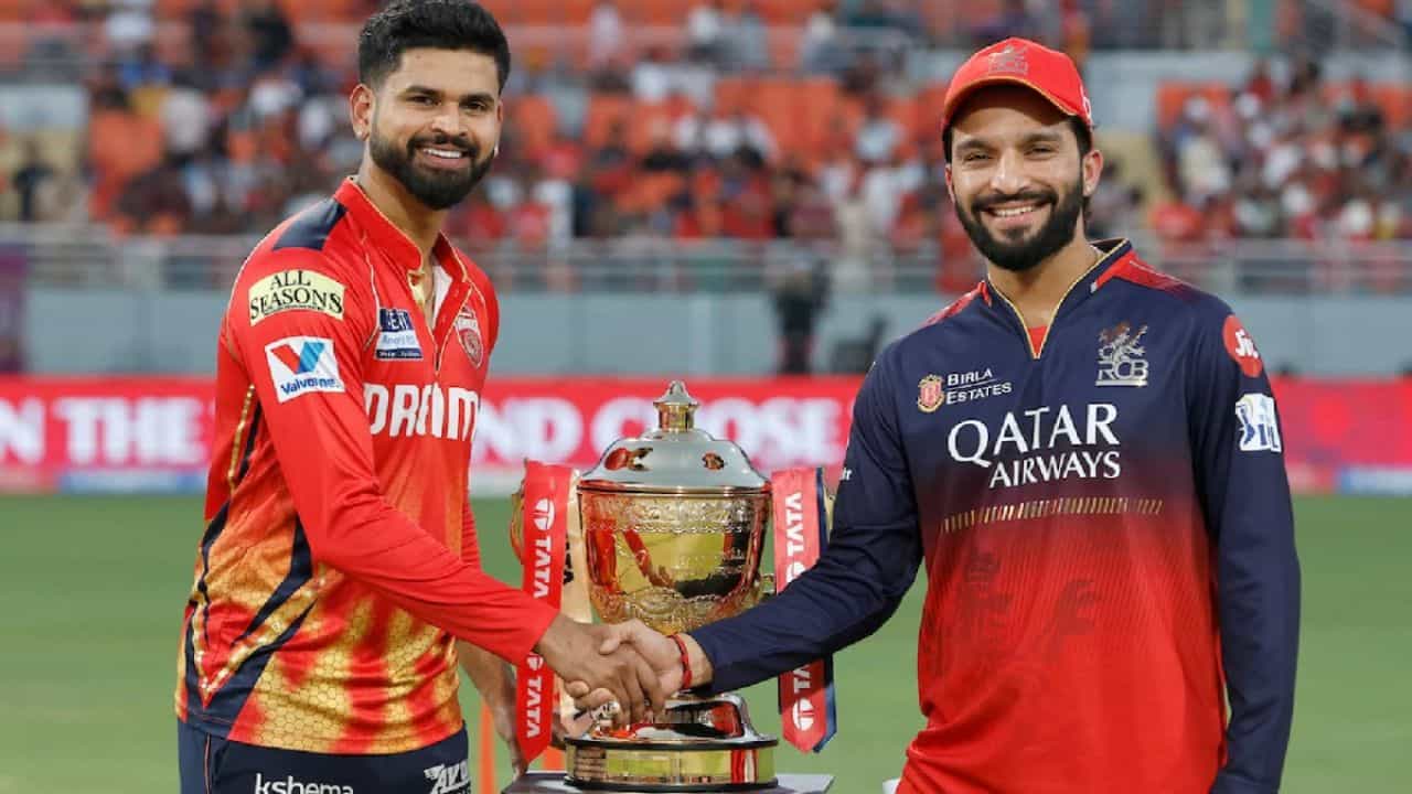 అయితే, గత సంవత్సరం రన్నరప్ జట్టు పంజాబ్ కింగ్స్ ప్రారంభ మ్యాచ్‌లో ఆడటం లేదని వెల్లడైంది. బదులుగా, ఐపీఎల్ గవర్నింగ్ కౌన్సిల్ సదరన్ డెర్బీలో రెండు బలమైన జట్లను ఒకదానితో ఒకటి పోటీ పెట్టాలని నిర్ణయించింది.