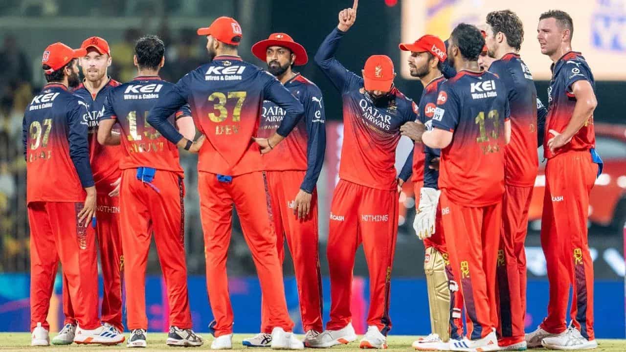 దీని ప్రకారం, మార్చి 28న జరగనున్న ప్రారంభ మ్యాచ్‌లో రాయల్ ఛాలెంజర్స్ బెంగళూరు, చెన్నై సూపర్ కింగ్స్ తలపడటం దాదాపు ఖాయం. అదేవిధంగా, మొదటి రెండు రోజుల్లో ఆర్సీబీ, చెన్నై, ముంబై ఇండియన్స్, కేకేఆర్ మధ్య మ్యాచ్‌లు నిర్వహించాలని ప్రణాళికలు రూపొందించారు.