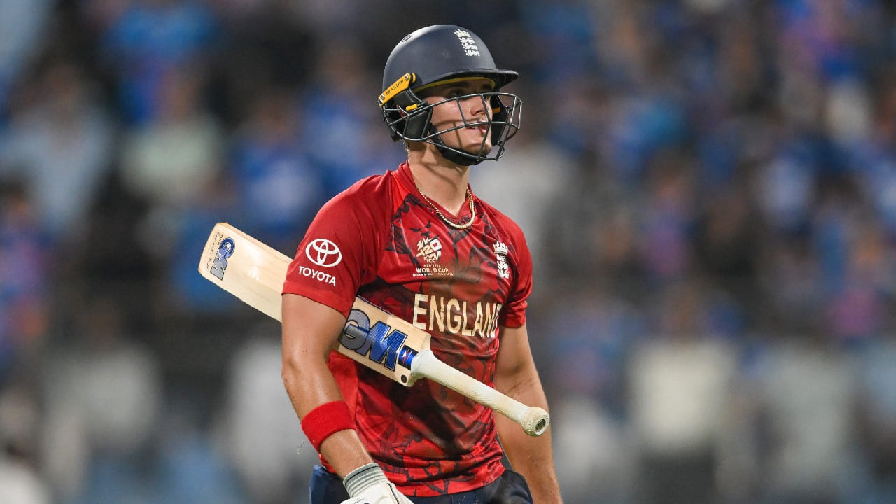 మార్చి 5న ముంబైలోని వాంఖడే స్టేడియం యావత్ క్రికెట్ ప్రపంచం ఊపిరి బిగబట్టి చూసిన ఒక హై-వోల్టేజ్ టీ20 ప్రపంచకప్ సెమీ-ఫైనల్‌కు ఆతిథ్యం ఇచ్చింది. డిఫెండింగ్ ఛాంపియన్ టీమిండియా, ఇంగ్లాండ్ మధ్య జరిగిన ఈ ఉత్కంఠభరితమైన పోరులో టీమిండియా ఏడు పరుగుల తేడాతో అద్భుత విజయాన్ని అందుకుని, వరుసగా రెండోసారి ఫైనల్‌కు దూసుకువెళ్ళింది.