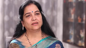 ఆ స్టార్ నటుడు రాత్రి తలుపులు తియ్యమని బెదిరించాడు..