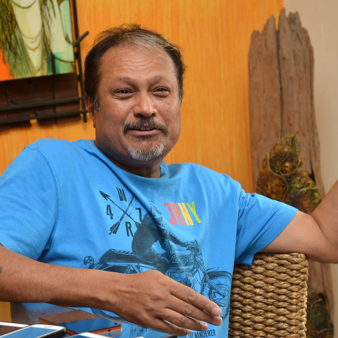 దర్శకుడు జయంత్ సి పరాన్జీ.. ఒకప్పుడు వరుస హిట్స్ తో టాలీవుడ్ టాక్ డైరెక్టర్ గా రాణించారు. ఎన్నో సూపర్ హిట్ సినిమాలను అందించారు జయంత్ సి పరాన్జీ.. కానీ ఆతర్వాత ఆయన దర్శకత్వంలో వచ్చిన సినిమాలు ప్రేక్షకులను పెద్దగా ఆకట్టుకోలేకపోయాయి. దాంతో జయంత్ సి పరాన్జీ సినిమాల స్పీడ్ తగ్గించారు. గతంలో ఓ ఇంటర్వ్యూలో జయంత్ సి పరాన్జీ మాట్లాడుతూ ఆసక్తికర విషయాలను పంచుకున్నారు.