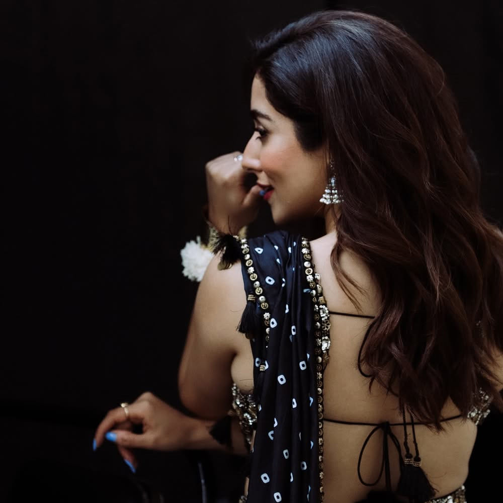 అడివి శేష్ ఈ సినిమాలో చాలా పవర్‌ఫుల్ పాత్రలో కనిపిస్తుండగా, శృతి హాసన్ ఆయనకు జోడీగా నటిస్తోంది. ఈ సినిమాను తెలుగుతో పాటు హిందీలో కూడా ఒకేసారి చిత్రీకరిస్తున్నారు. సినిమాలోని యాక్షన్ సన్నివేశాలు హాలీవుడ్ స్థాయిలో ఉంటాయని మేకర్స్ చెబుతున్నారు.