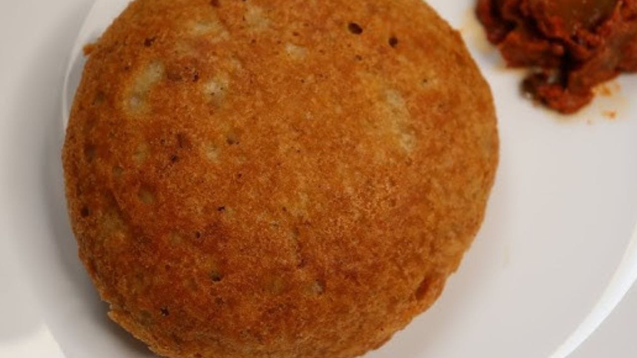 ఈ దిబ్బ రొట్టెను ఒక వైపు కాల్చిన తర్వాత ఇంకో వైపు కూడా  బాగా కాల్చుకోవాలి. ఇలా వేసుకున్న రొట్టెని ఒక ప్లేట్లోకి తీసుకుని తినడమే. 