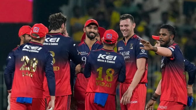 స్టేడియంలో హైడ్రామా.. ప్రాణాపాయం నుంచి బయటపడ్డ ఆర్సీబీ బౌలర్