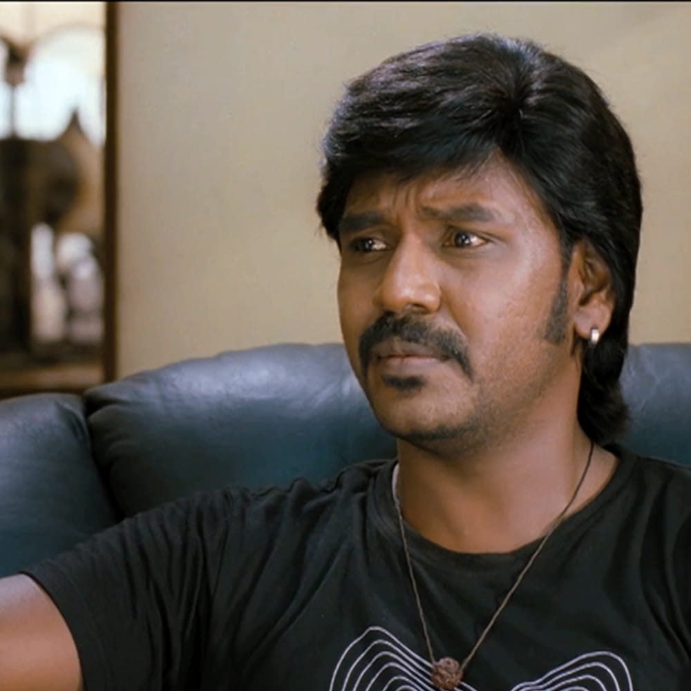 ఇప్పటికే కాంచన సిరీస్ లో మూడు సినిమాలు వచ్చిన విషయం తెలిసిందే. ఇక ఇప్పుడు కాంచన 4తో బిజీగా ఉన్నాడు. ఈ సినిమా షూటింగ్ త్వరలోనే ప్రారంభం కానుంది. ఈ క్రమంలో ఈ సినిమాకు సంబందించిన ఓ క్రేజీ న్యూస్ సోషల్ మీడియాలో వైరల్ గా మారింది. కాంచన 4 సినిమాలో ఓ స్టార్ హీరోయిన్ నటిస్తుందని తెలుస్తుంది. అది కూడా దెయ్యం పాత్ర..  