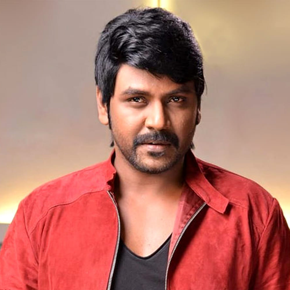 లారెన్స్ తెలుగులో మాస్, స్టైల్, ముని, డాన్, ముని 2: కాంచన, రెబెల్, ముని 3: గంగ సినిమాలతో మెప్పించాడు. ఇక ఇప్పుడు ముని 4 అంటే కాంచన 4 రెడీ చేస్తున్నాడు. డిఫరెంట్ కాన్సెప్ట్స్ తో సినిమాలను తెరకెక్కిస్తూ ప్రేక్షకులను కట్టిపడేస్తున్నాడు లారెన్స్. హారర్ కంటెంట్ తో పాటు ఆ సినిమాలో అదిరిపోయే మెసేజ్ కూడా ఇస్తున్నాడు.