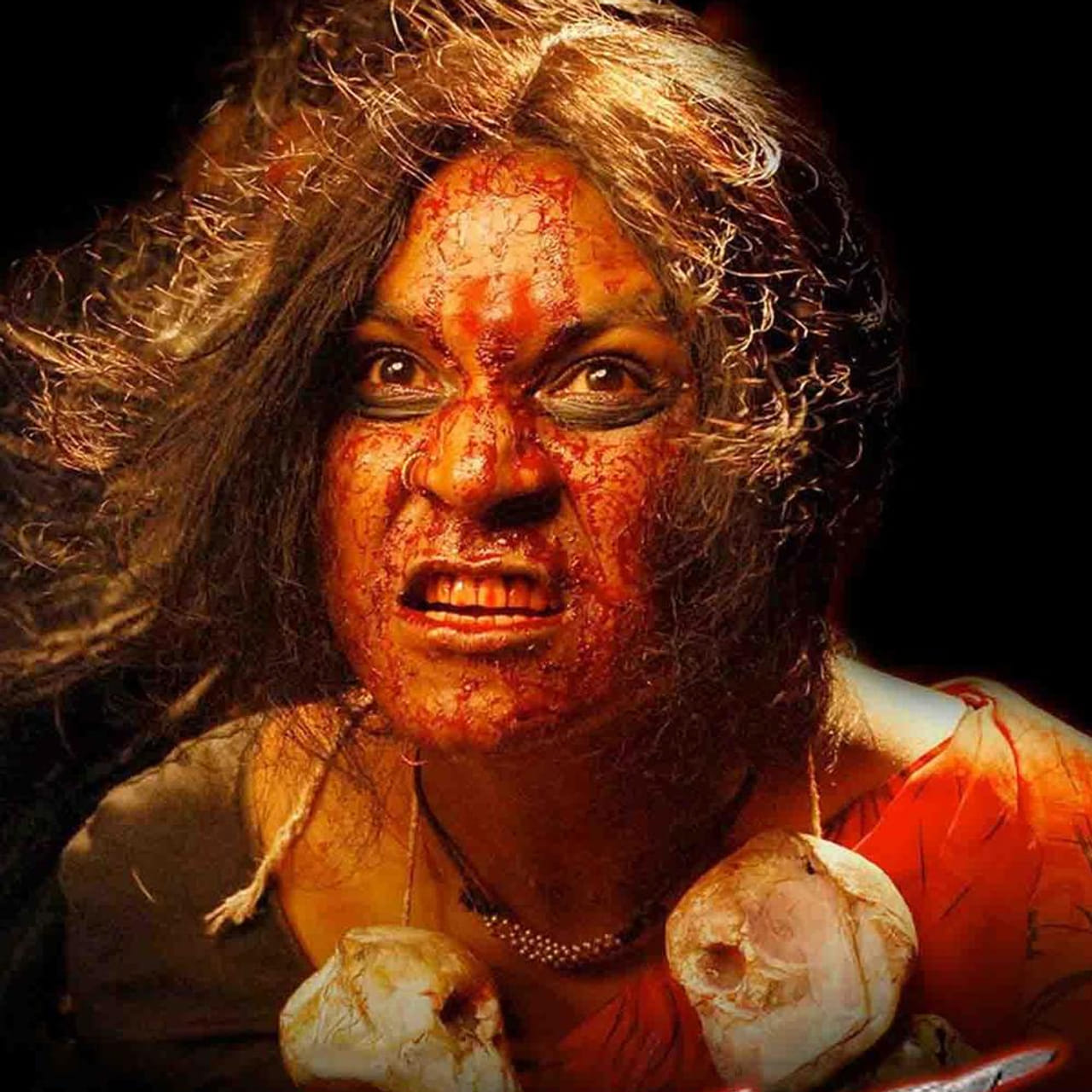 రాఘవ లారెన్స్.. హారర్ సినిమాలకు పెట్టింది పేరు. నటుడిగా, కొరియోగ్రాఫర్ గా దర్శకుడిగా మల్టీ టాలెంట్ తో దూసుకుపోతున్నాడు లారెస్స్. ఈ మధ్య లారెన్స్ సినిమాలకు చిన్న గ్యాప్ ఇచ్చారు. చివరిగా చంద్రముఖి 2లో నటించారు లారెన్స్. ఇక ఇప్పుడు మరోసారి హారర్ సినిమాతో ప్రేక్షకులను భయపెట్టనున్నాడు.