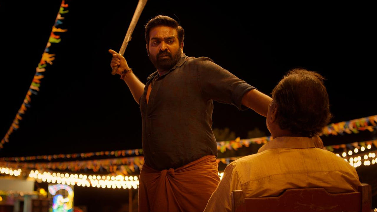 ప్రస్తుతం విజయ్ సేతుపతి నటించిన థ్రిల్లర్ మూవీ కాట్టాన్ సినిమా ఓటీటీలో దూసుకుపోతుంది. మార్చి 27 నుంచి ప్రముఖ ఓటీటీ ప్లాట్ ఫామ్ జియో హాట్ స్టార్ లో స్ట్రీమింగ్ అవుతుంది. పురాణాలకు, వాస్తవానికి మధ్య నలిగిపోయే ఒక స్పిర్చ్వువల్ అండ్ పవర్ ఫుల్ పాత్రలో విజయ్ కనిపించాడు. ఈ చిత్రానికి IMBDలో 7.6 రేటింగ్ ఉంది. 