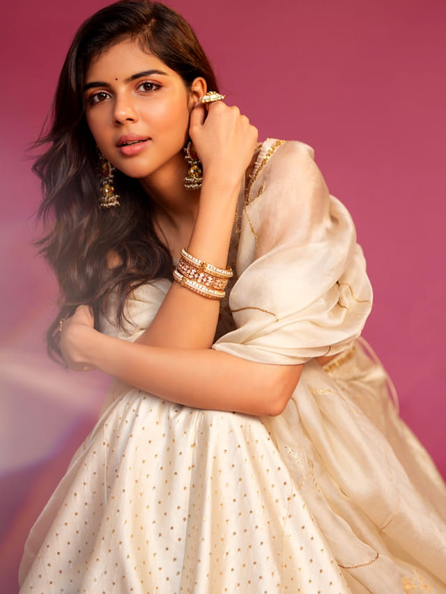 కళ్యాణి కవ్వింపులు.. కుర్రాళ్ళ గుండెల్లో బాణాలు గుచ్చుతున్న భామ