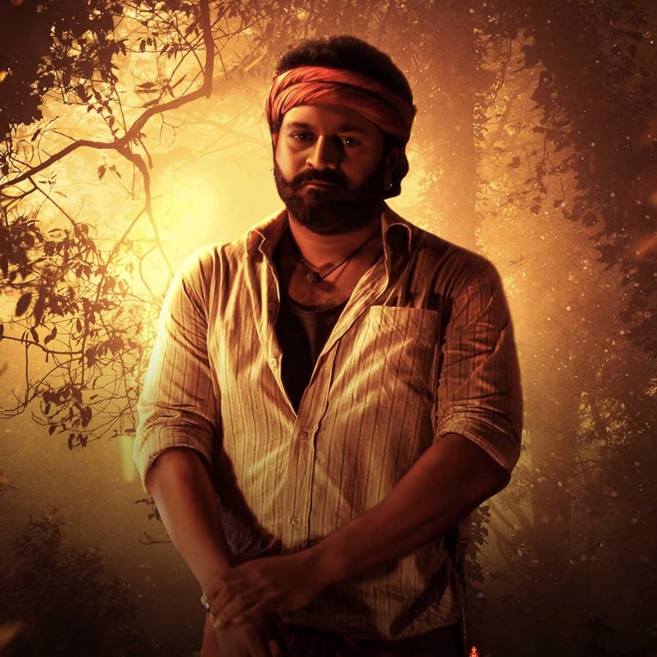 కొన్ని సార్లు నటీ నటులు తమ వయసుకు మించిన పాత్రలు చేయాల్సి వస్తుంది. నటనకు ప్రాధాన్యత ఉంటే తప్పకుండా ఆపాత్రలు చేయడానికి వెనకడుగేయారు. ఇలా చాలా మంది చిన్న వయసులోనే తల్లి పాత్రలు చేసిన వారు ఉన్నారు. ఇక ఇటీవల వచ్చిన కాంతార సినిమా సంచలన విజయాన్ని అందుకున్న విషయం తెలిసిందే.