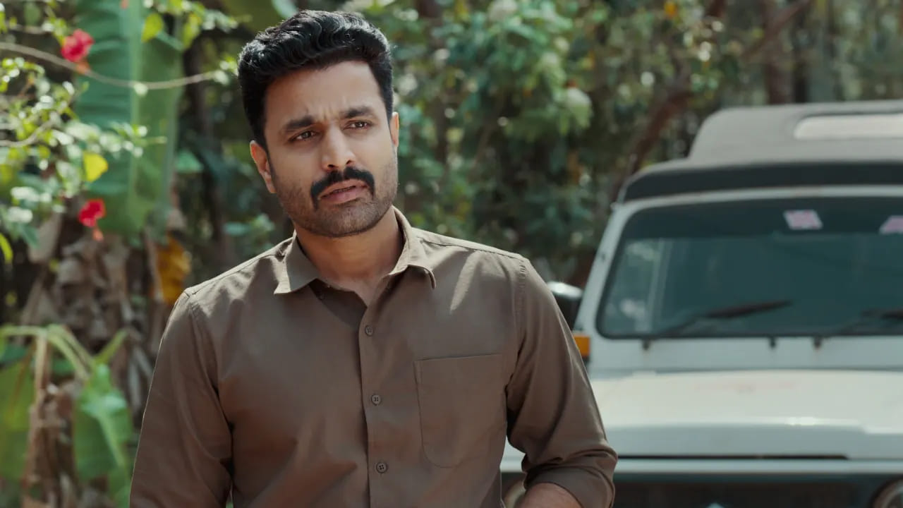 దర్శకుడు అతీష్ ఎం. నాయర్ 2000వ దశకంలోని వాతావరణాన్ని చాలా సహజంగా తెరకెక్కించారు. ఈ సిరీస్ మొత్తం 7 ఎపిసోడ్‌లతో రూపొందింది. ఐఎండీబీ (IMDb)లో దీనికి 7.4 రేటింగ్ లభించడం విశేషం. క్రైమ్ థ్రిల్లర్ జోనర్ ఇష్టపడే వారైతే 'కాసరగోడ్ ఎంబసీ' ఖచ్చితంగా చూడదగ్గ సిరీస్. వాస్తవ సంఘటనల ఆధారంగా తెరకెక్కడం వల్ల ఈ కథలో సహజత్వం ఎక్కువగా ఉంటుంది. మేకర్స్ మొదటి ఎపిసోడ్‌ను ఉచితంగా వీక్షించే సౌకర్యం కల్పించారు.