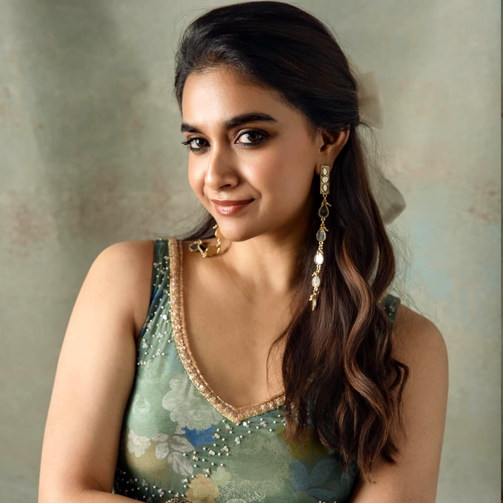 నువ్వు చేయగలవు అనే ధైర్యనిచ్చారాయన. ఆయనకే అంత నమ్మకం ఉంటే.. నేను ఎందుకు భయపడాలి అనుకున్నాను. అలాగే మహానటి పూర్తిచేశా. ఆ పాత్రలోనటిస్తున్నందుకు కొంత మంది నన్ను ట్రోల్ చేశారు. ఆ విషయం నాకు తెలియదు. ఆ సినిమా ప్రమోషన్లలో పాల్గొన్నప్పుడు దీనిపై ప్రశ్న ఎదురైంది. అప్పుడు తెలిసింది నాపై ట్రోల్స్ వచ్చాయని.