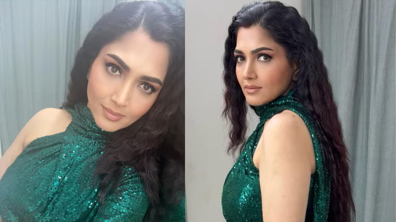 ఆమె మరెవరో కాదు.. హీరోయిన్ ఖుష్బు. ముంబైలోని ఒక ముస్లిం కుటుంబంలో జన్మించింది. ఆమె 1980లలో బాలనటిగా తన కెరీర్ ప్రారంభించింది. ఖుష్బు తొలి చిత్రం 'తోడిసి బేవాఫాయి'.  నసీబ్, లావారిస్, కాలియా వంటి అమితాబ్ బచ్చన్ చిత్రాలలో ఖుష్బు బాలనటిగా కూడా కనిపించింది.