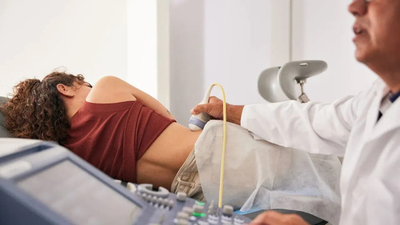 అందువల్ల, పాలను పరిమిత మోతాదులో తాగడం హానికరం కాదు. కానీ కొన్ని ఆహారపు సూత్రాలను గుర్తుంచుకోవడం ముఖ్యం. ఉప్పు ఎక్కువగా తినడం తగ్గించాలి, ఇది రాళ్ల ఏర్పాటుకు కారణం అవుతుంది. ప్రోటీన్ అధికంగా ఉన్న ఆహారాన్ని తక్కువగా తీసుకోవాలి.