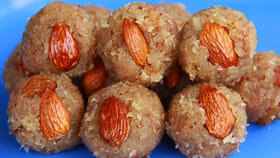 పచ్చి కొబ్బరితో ఇలా లడ్డులూ చేస్తే.. ఎవరైనా ఫిదా అవ్వాల్సిందే