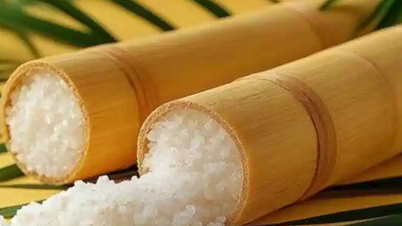 ఈ ఉప్పు ప్రపంచంలోనే అత్యంత ఖరీదైనది. దీనిని ఎక్కువగా వైద్యంలో వాడతారు. కొందరు దీనిని ఒక ఔషధంగా చూస్తారు.
దీని ధర కిలో 400 డాలర్లకి పైగా ఉంటుంది. ఈ ఉప్పును ఒక వెదురు కాండంలో ప్యాక్ చేసి ఎనిమిది నుంచి తొమ్మిది సార్లు కాల్చడం వంటివి చేస్తుంటారు.