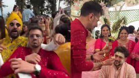 హల్దీ వేడుకలో కుల్దీప్ యాదవ్ కాళ్లు మొక్కిన చాహల్.. వీడియో వైరల్
