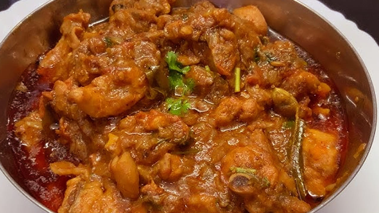 ఉగాది రోజున కొన్ని ఏరియాల్లో నాన్‌వెజ్ మాత్రమే తినేవాళ్లు కూడా ఉన్నారు. ఇది తాత ముత్తాతల నుంచి వారికి ఈ అలవాటు ఉంటుంది. కాబట్టి , ఇలాంటి వారిని మీరు తినొద్దు అని చెప్పలేమని పండితులు చెబుతున్నారు. 