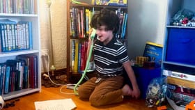 చిన్నారుల్లో కమ్యూనికేషన్ స్కిల్స్ పెంచేందుకు ‘పాత ఫోన్లే’ దిక్కు