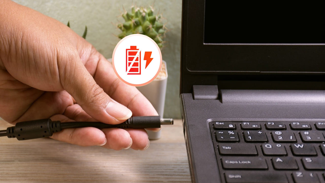 చౌకైన లేదా నకిలీ ఛార్జర్లను ఉపయోగించవద్దు.. ఇతరులు అమ్మే లేదా నమ్మకం లేని ఛార్జర్ అస్సలు మంచిది కాదు. అవి తరచుగా తప్పుడు కరెంట్ లేదా వోల్టేజ్ను పంపుతాయి, దీనివల్ల మీ బ్యాటరీ పాడైపోవచ్చు లేదా షార్ట్ సర్క్యూట్ కావచ్చు. ఒరిజినల్ ఛార్జర్నే వాడండి లేదా అవసరమైతే సర్టిఫైడ్ రీప్లేస్మెంట్ను తీసుకోండి.