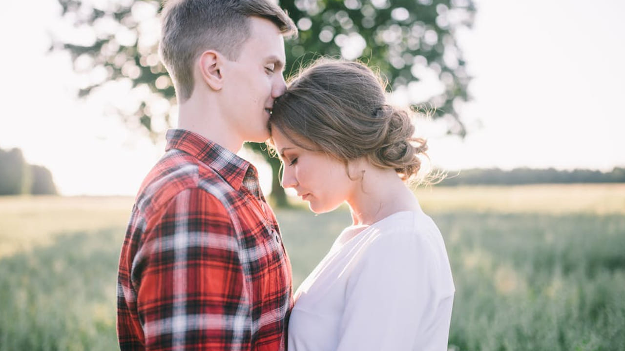 అమ్మాయిలకు , అబ్బాయిలకు తేడా ఇదే : అమ్మాయిల కోరికలు ఎమోషన్స్ తో ముడిపడి ఉంటాయని, కానీ, మగవారు వారి కోరికలు మాత్రం ఎప్పుడు ఎంజాయ్ లైఫ్,  శారీరక సుఖం పైనే ఉంటుందని కొన్ని అధ్యయనాలు చెబుతున్నాయి.
