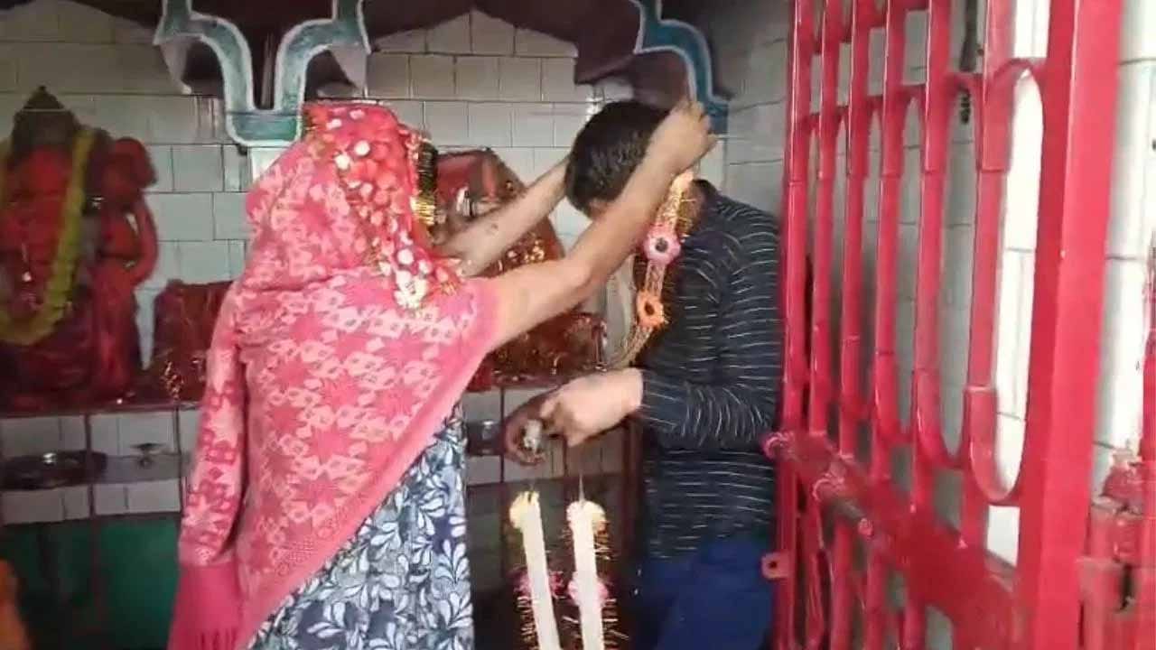 భార్యను స్నేహితుడికి ఇచ్చి.. దగ్గరుండి వివాహం జరిపించిన భర్త.. ఎందుకో తెలిస్తే షాక్..!