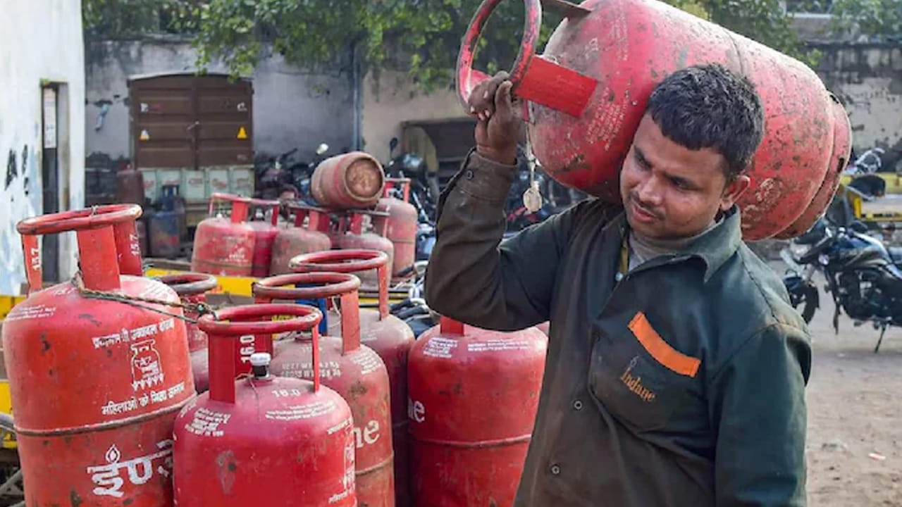 LPG Cylinder Price: గ్యాస్‌ సిలిండర్‌ ధర.. తెలుగు రాష్ట్రాలు సహా ఏ నగరంలో ఎంత ఉంది?