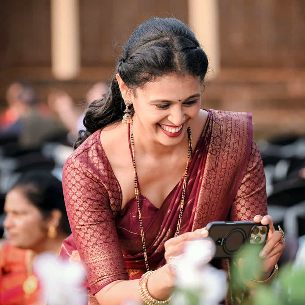 ఈ సినిమా పై సర్వత్రా ప్రశంసలు వినిపిస్తున్నాయి. ముఖ్యంగా ఈ సినిమాలో హీరో రిషబ్ శెట్టి నటన ప్రేక్షకులను విపరీతంగా ఆకట్టుకుంది. ఇదిలా ఉంటే కాంతార సినిమాలో హీరో రిషబ్ శెట్టి తల్లిగా నటించిన నటి గుర్తుందా.? ఎవరో తెలుసా..? ఆమె బయట ఎలా ఉంటుందో తెలిస్తే షాక్ అవుతారు.