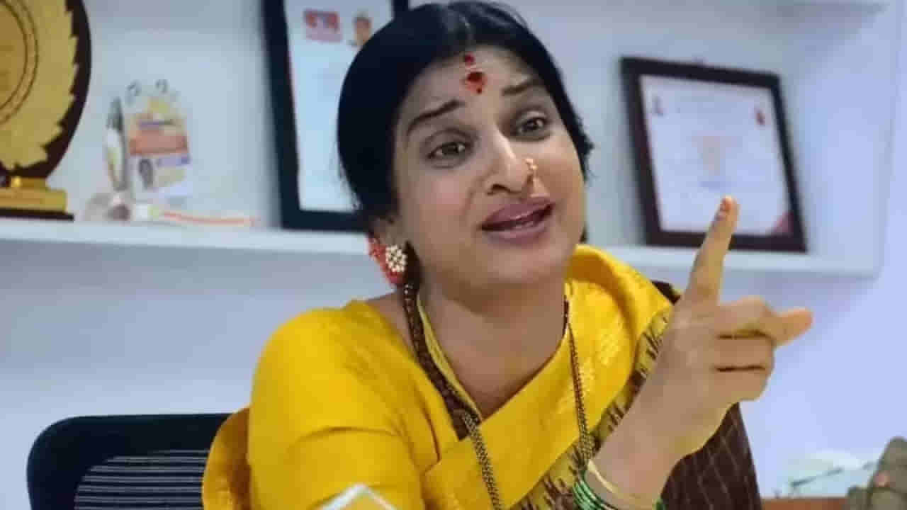 Madhavi Latha: మరో వివాదంలో మాధవీలత.. ఎయిర్పోర్టులో దుర్గా సూక్తం.. ఏం జరిగిందంటే..?