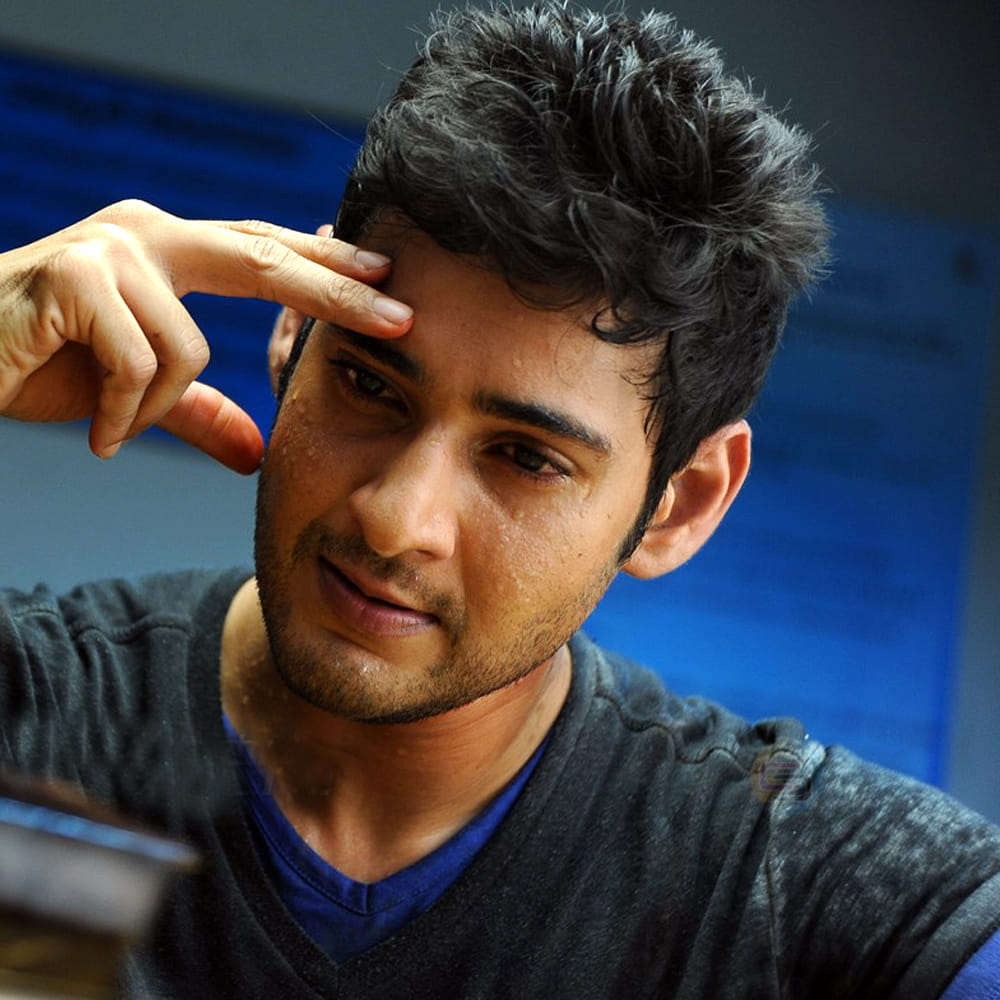 ఆ సినిమాను విజయవంతం చేయగలిగే అవకాశం ఉన్నా అది జరగలేదని సుకుమార్ అన్నారు. తనకు ఎక్కువ సమయం లభించిందని, సినిమాలో కొన్ని మార్పులు చేసి ఉండాల్సిందని సుకుమార్ చెప్పుకొచ్చారు. సినిమాకు సంబంధించి మరో వెర్షన్ ఉందని.. దాని ప్రకారం, సినిమాలోని మొదటి భాగం తర్వాత, ఇంటర్వెల్ సమయానికి హీరో నిజానికి డ్రామా ఆడుతున్నాడని, అతనికి మానసిక సమస్యలు లేవని స్పష్టమవుతుంది.