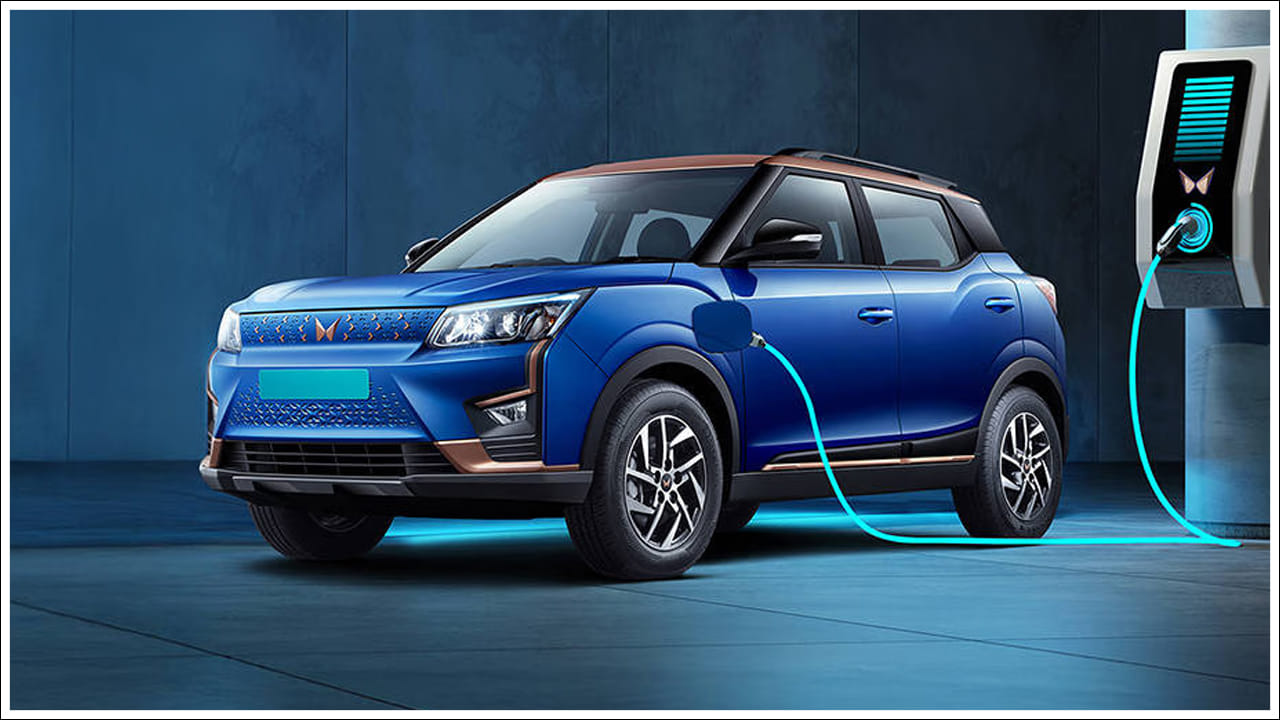  మహీంద్రా BE 6 రూ.2 లక్షల వరకు నగదు తగ్గింపుతో అందుబాటులో ఉంది. ఇది 59 kWh, 79 kWh బ్యాటరీ ప్యాక్‌లతో కూడా వస్తుంది. ఈ కారు రియర్-వీల్ డ్రైవ్ సింగిల్ మోటార్ సెటప్‌తో వస్తుంది. 59 kWh బ్యాటరీ 227.9 bhp, 380 Nm టార్క్‌ను ఉత్పత్తి చేయగా, 79 kWh బ్యాటరీ 281.6 bhp, 380 Nm టార్క్‌ను ఉత్పత్తి చేస్తుంది. దీని ప్రారంభ ధర రూ.19.65 లక్షలు (ఎక్స్-షోరూమ్).