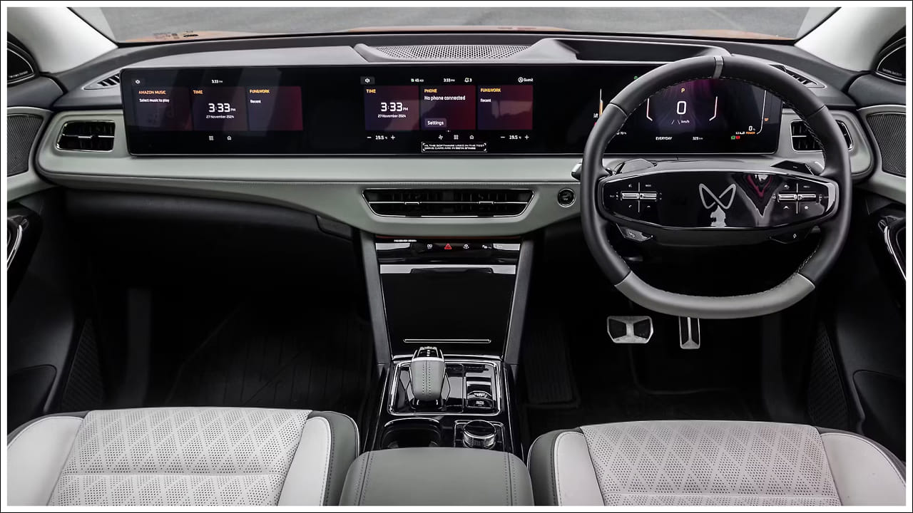  నవరాత్రి మొదటి రోజున రికార్డు నమోదైంది: నవరాత్రి మొదటి రోజున 600 యూనిట్లకు పైగా ఎలక్ట్రిక్ SUVలను డెలివరీ చేసినట్లు మహీంద్రా ప్రకటించింది. వీటిలో మహీంద్రా XEV 9e, మహీంద్రా BE 6, మహీంద్రా XEV 9S ఉన్నాయి. ఈ మూడు వాహనాలు పూర్తిగా ఎలక్ట్రిక్ ప్లాట్‌ఫామ్‌పై నిర్మించారు. 