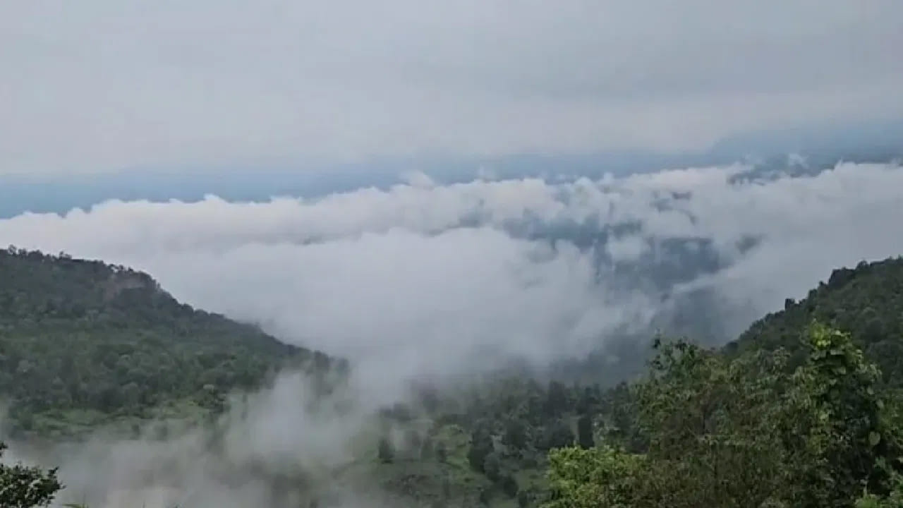 పచ్చని ప్రకృతి దృశ్యాలు, దేవాలయాలు, కోటలు మొదలుకొని అనేక అద్భుతమైన దృశ్యాల వరకు ఇక్కడ చూడటానికి చాలా పర్యాటక ప్రదేశాలు ఉన్నాయి. అందుకే ఇది ఏడాది పొడవునా పర్యాటకులతో కిక్కిరిసి ఉంటుంది. వాటిల్లో ఒకటి ఛత్తీస్‌గఢ్‌లోని మినీ సిమ్లాగా పిలిచే మైన్‌పత్. 