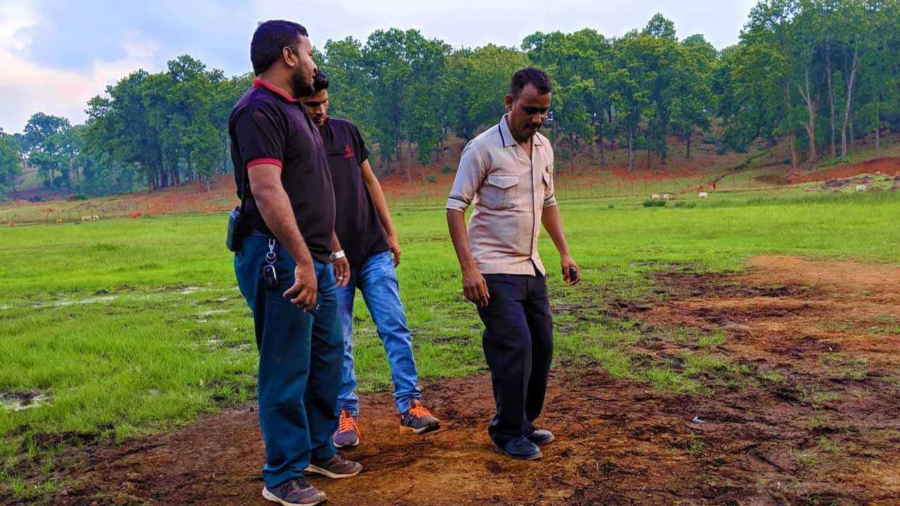 సముద్ర మట్టానికి సుమారు 3,300 అడుగుల ఎత్తులో ఉన్న మైన్‌పట్‌లో ఏడాది పొడవునా ఆహ్లాదకరమైన వాతావరణం, సహజ సౌందర్యంతో ఆకర్షిస్తుంది. ఇక్కడి పచ్చని ప్రకృతి, జలపాతాలు ఎంత మనోహరంగా ఉంటాయంటే వాటి అందానికి ఎవరైనా మంత్రముగ్ధులవుతారు.