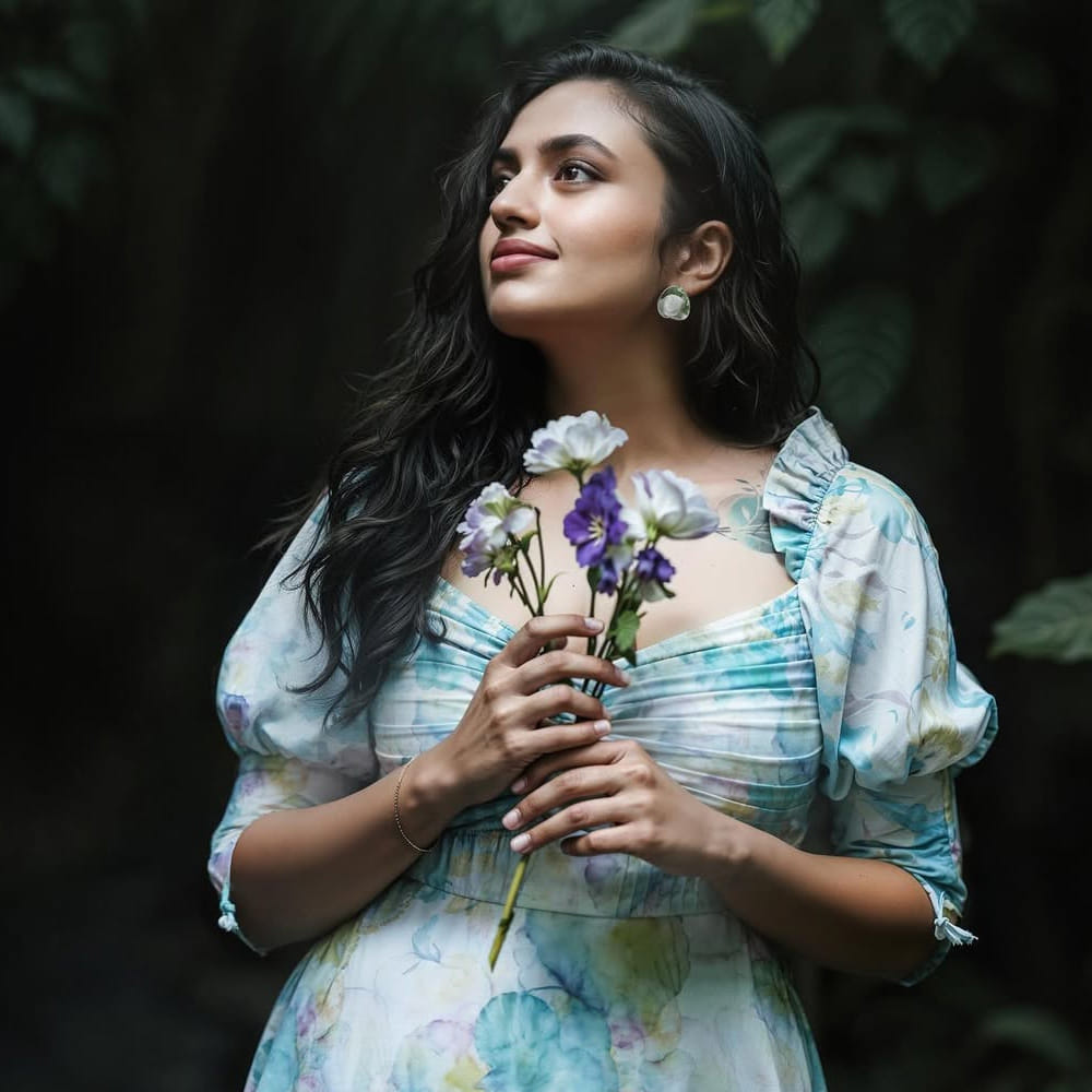 ఎవడే సుబ్రహ్మణ్యం సినిమాతో టాలీవుడ్ ఇండస్ట్రీలోకి అడుగుపెట్టిన ఈ అమ్మడు.. తెలుగులో విభిన్న కంటెంట్ చిత్రాలతో మెప్పిస్తుంది. నాగ్ అశ్విన్ ఈ అమ్మడును లక్కీ ఛార్మ్ గా భావిస్తుంటారు. అందుకే తన ప్రతి సినిమాలో ఆమెకు అవకాశం ఇస్తుంటారు. అలాగే విజయ్ దేవరకొండకు సైతం తన ప్రతి సినిమాలో ఒక పాత్రను క్రియేట్ చేస్తుంటారు.