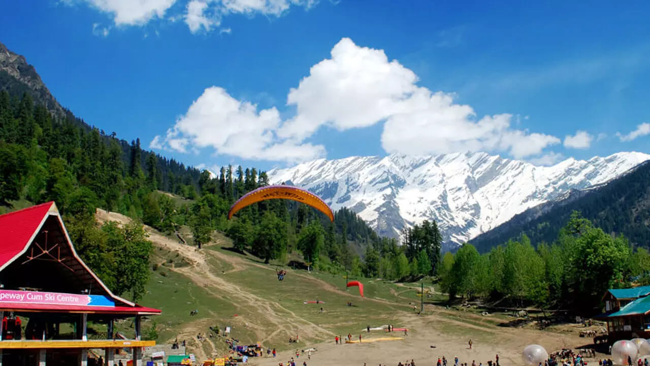 
మనాలి, హిమాచల్ ప్రదేశ్.. 
పర్వత సౌందర్యం, సాహస క్రీడలు, ఆకర్షణీయమైన కేఫ్‌ల సమ్మేళనం మనాలి ప్రత్యేకత. సోలాంగ్ వ్యాలీ, రోహ్‌తాంగ్ పాస్ వంటి ప్రదేశాలు ఈ గమ్యాన్ని మరింత రసవత్తరంగా మారుస్తాయి.
