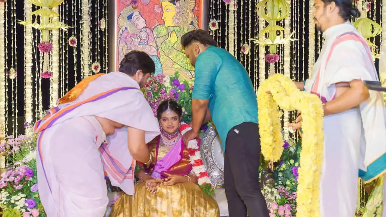 'నా కుమార్తె విద్య నిర్వాణ ఆశీర్వాద వేడుక ఇది. ఇంత అందమైన వేడుకను నిర్వహించడంలో నాకు సహాయపడిన నా డ్రీమ్ టీమ్కు కృతజ్ఞతలు. అలాగే నా కుమార్తెను ఆశీర్వదించేందుకు వచ్చిన ప్రతి ఒక్కరికీ ధన్యవాదాలు' అని తన ఆనందాన్ని పంచుకుంది.