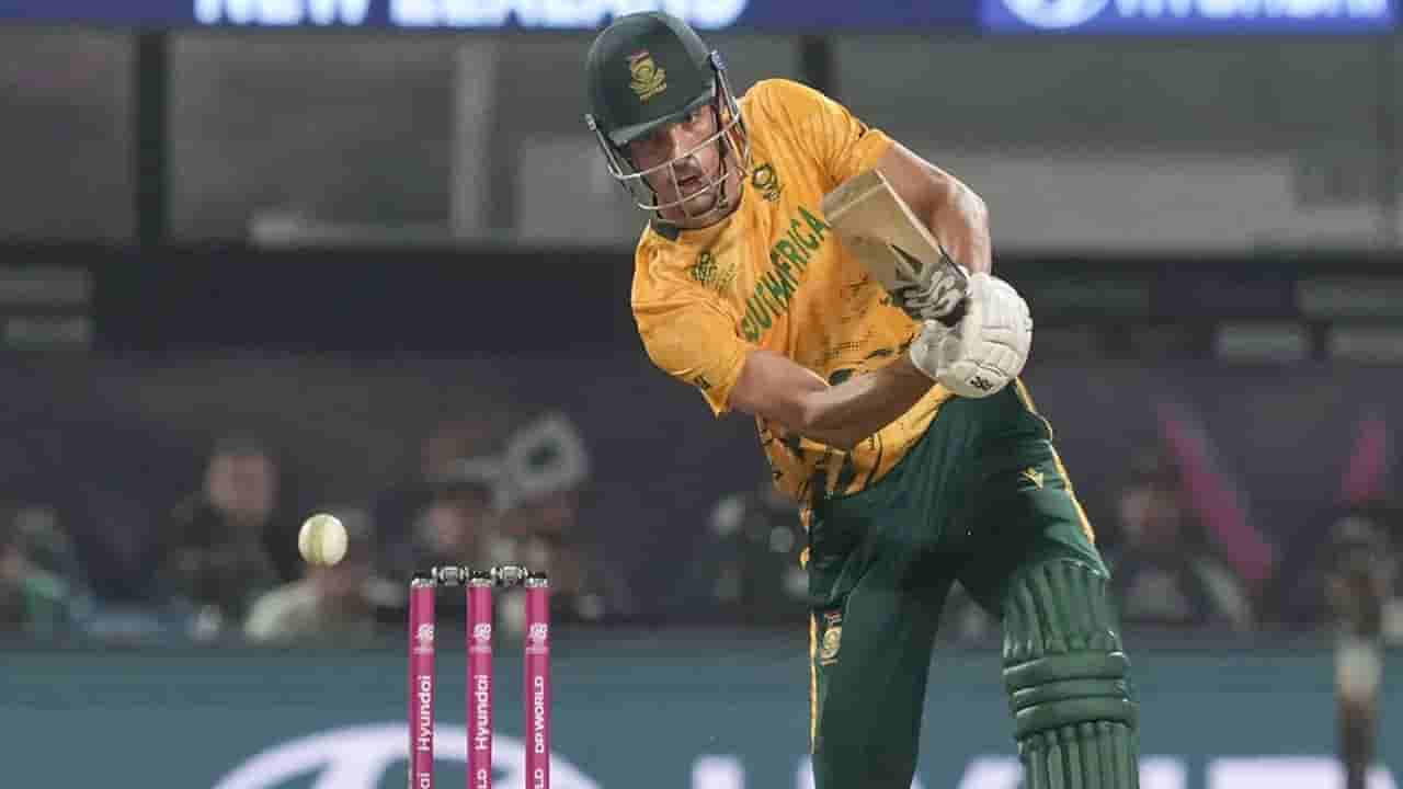 Video: 5 సిక్సర్లు, 2 ఫోర్లు.. తుఫాన్ హాఫ్ సెంచరీతో అరుదైన వరల్డ్ రికార్డ్.. ఎవరంటే?