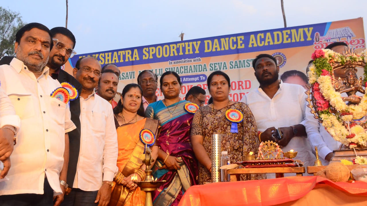 తెలుగు వారి గొప్ప సంస్కృతి అయిన కూచిపూడిని నేటి తరానికి అందించడమే మా లక్ష్యం అని..150 మంది చిన్నారులు కష్టపడి ఈ ప్రదర్శన ఇచ్చారు. వీరికి వండర్ బుక్ ఆఫ్ రికార్డ్స్ లో చోటు దక్కడం చాలా గర్వంగా ఉందన్నారు డ్యాన్స్ టీచర్ గీతా.