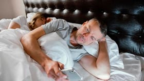 మాజీ ప్రియుడితో చాటింగ్.. ఫేక్ నేమ్స్ తో ఫోన్​ నెంబర్లు!