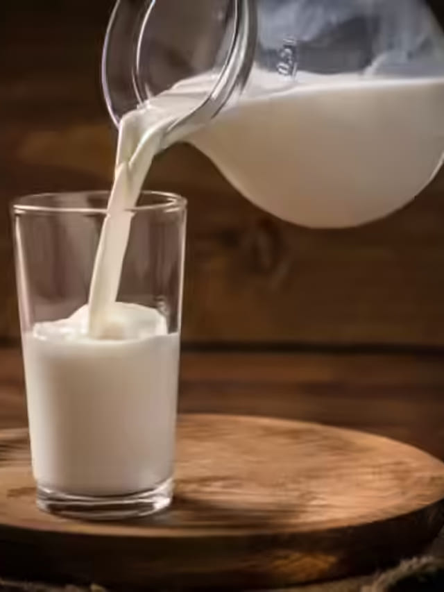 ఉదయాన్నే ఖాళీ కడుపుతో పాలు తాగాలా? వద్దా..?