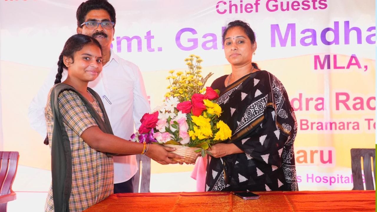 Mla Madhavi Motivates 10th Graders (1)