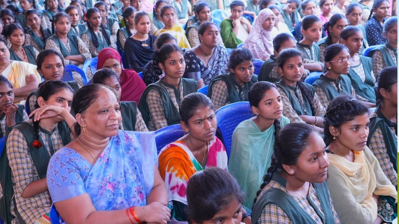 విద్యార్థులకు MLA బంపర్ ఆఫర్.. టెన్త్‌తో ఫస్ట్ వస్తే అదిరిపోయే గిఫ్ట్.. ఏంటో తెలిస్తే..