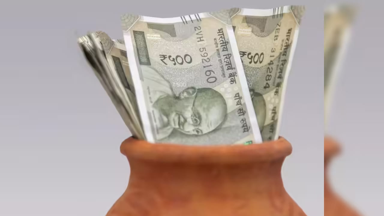 బేసిక్ శాలరీ పెరగడం వల్ల టేక్ హోం శాలరీ అనేది తగ్గుతుంది. పీఎఫ్ అకౌంట్‌కు ఎక్కువ జమ అవుతుంది. దీని వల్ల మీకు దీర్ఘకాలిక సేవింగ్స్ అనేవి ఎక్కువగా ఉంటాయి. ఇక గ్రాట్యూటీ కూడా పెరిగే అవకాశముంది. అలాగే కార్మిక కోడ్‌ల ప్రకారం ఉద్యోగులకు ఉపయోగపడే మరో నిర్ణయం రానుంది. మీరు ఉద్యోగానికి రిజైన్ చేసినప్పుడు పెండింగ్ బకాయిలు వెంటనే చెల్లించాల్సి ఉంటుంది.