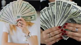 రోడ్ల మీద డబ్బుల మార్కెట్.. కరెన్సీ కోసం ఎగబడుతున్న జనాలు