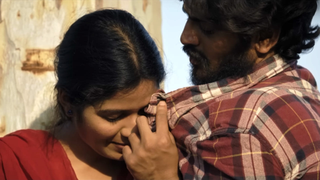 ఏం పాట రా బాబు..! మైండ్లోనుంచి పొవట్లే..!! లవర్స్ తెగ పాడేసుకుంటున్న సాంగ్