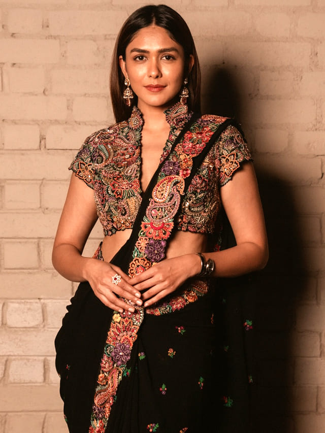 కోలీవుడ్ పిలుస్తుంది.. తమిళ్ లో ఛాన్స్ లు అందుకుంటున్న మృణాల్