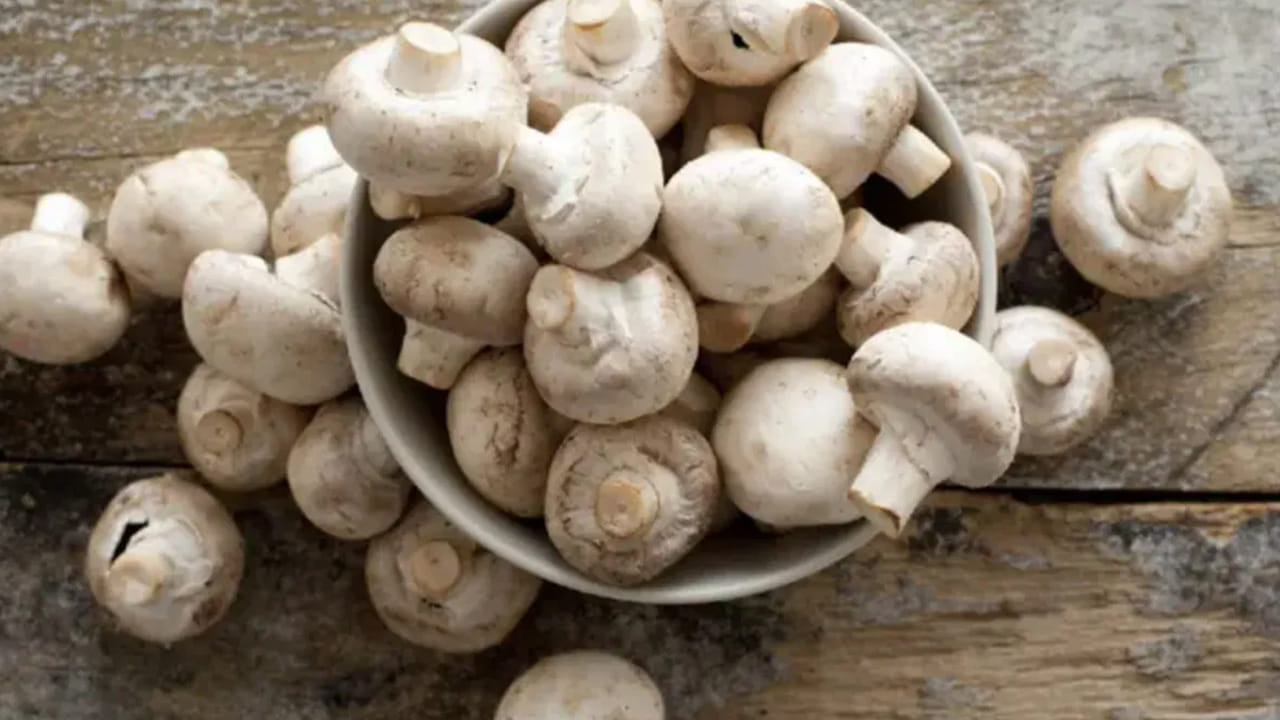 ఇలాంటి వాటిని మీరు పొరపాటున తింటే, జీర్ణం కావడానికి చాలా సమయం పడుతుంది. కాబట్టి, మీరు కుక్ చేసే ముందు వీటిని తొలగించి, ఉడికించి తినండి. ఇంకా బూజు పట్టినట్లుగా అనిపిస్తే వాటిని కూడా తినకండి. 