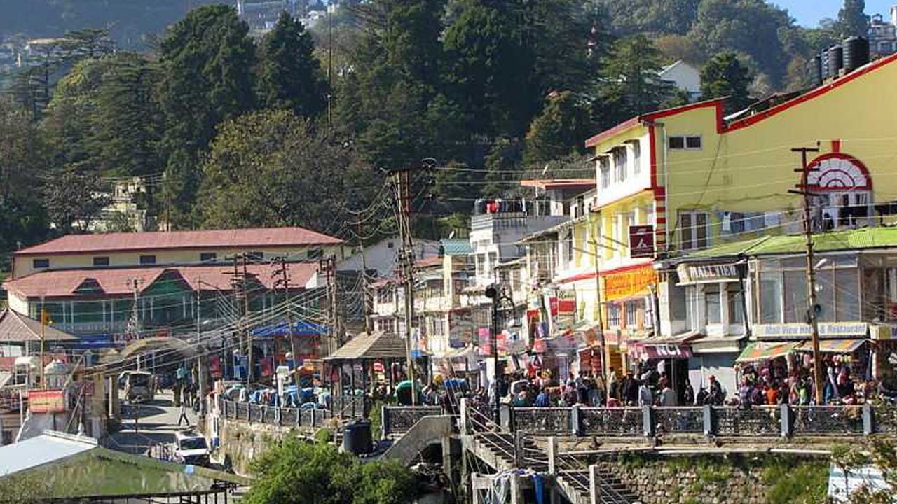 మసూరీ (Mussoorie): పాఠశాల, కళాశాలల సెలవులతో మార్చి నెల మసూరీలో పర్యాటక సీజన్‌కు నాంది పలుకుతుంది. పెరుగుతున్న రద్దీ, ట్రాఫిక్ వల్ల మాల్ రోడ్‌లో నడవడమే కష్టంగా ఉంటుంది. ఇక పార్కింగ్ దొరకడం గురించి చెప్పనక్కర్లేదు. మీరు ప్రశాంతమైన, తక్కువ ఖర్చుతో కూడిన గమ్యస్థానం కోసం చూస్తున్నట్లయితే, మార్చిలో మసూరీని సందర్శించడాన్ని పరిగణించండి.